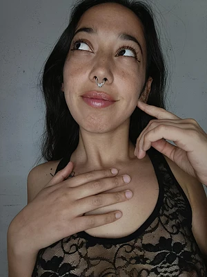A tender and naughty face to play with you