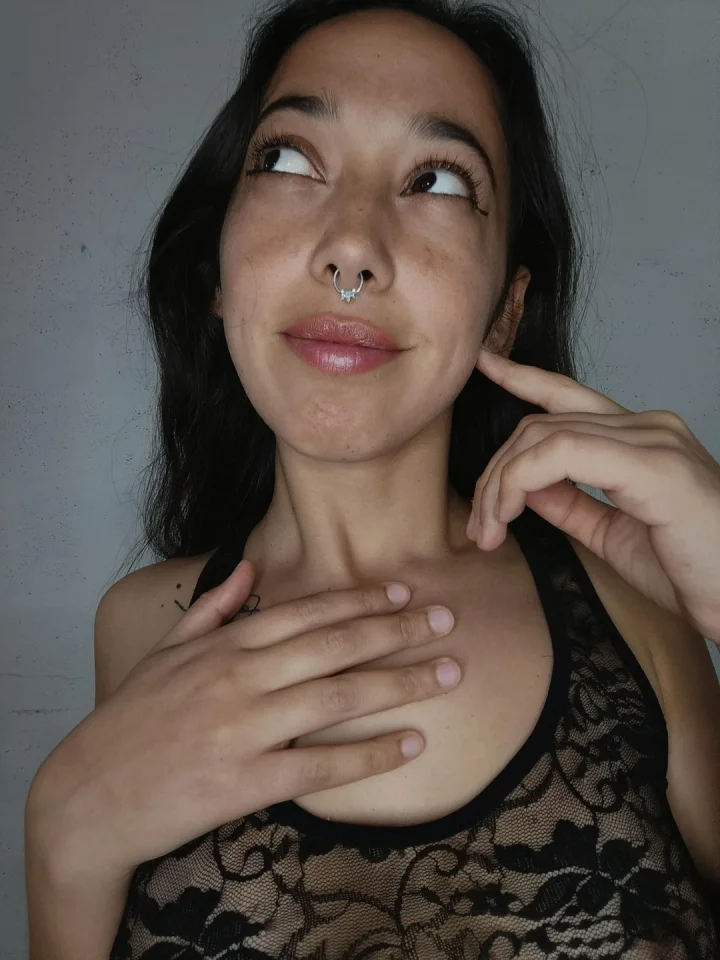 A tender and naughty face to play with you