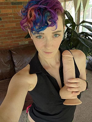 Can't wait for tonight's stream 🤭 hoping I get to play with this big cock 😈