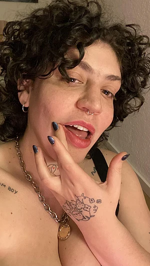 Thick eyebrows, big eyes and juicy and big lips. Are you into these kind of faces?