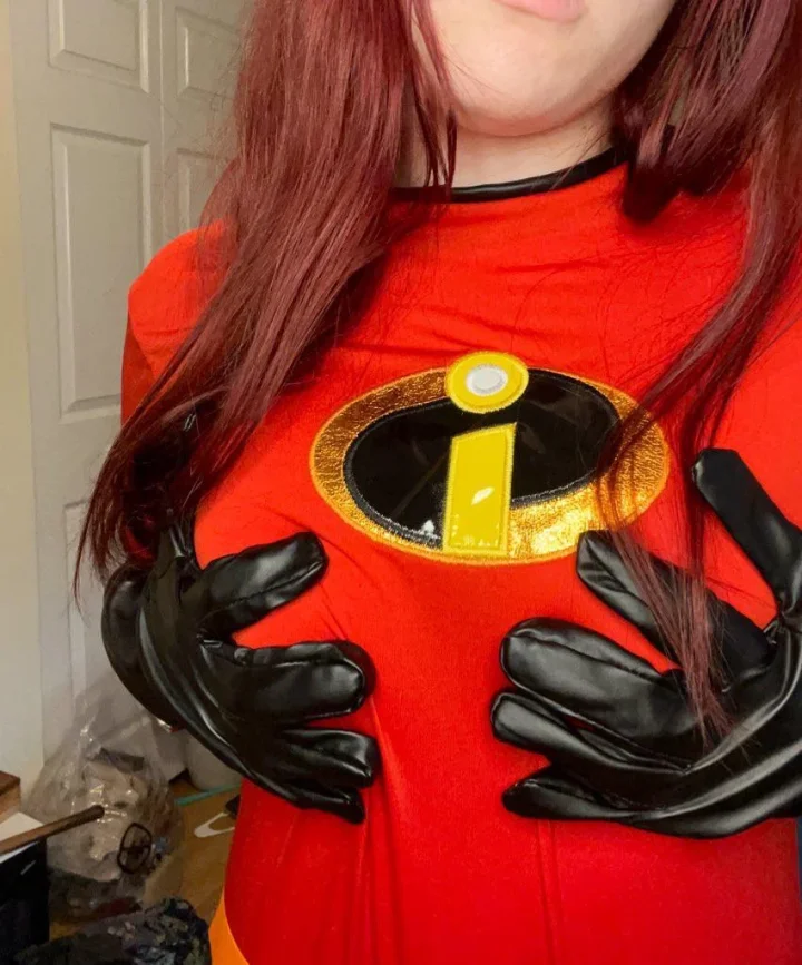 Do you like my Mrs incredible cosplay? 😘😝