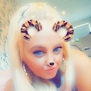 Naughty blonde here come and see how Naughty