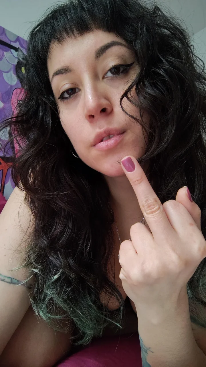 Cute face mean girl... Do u like doms?