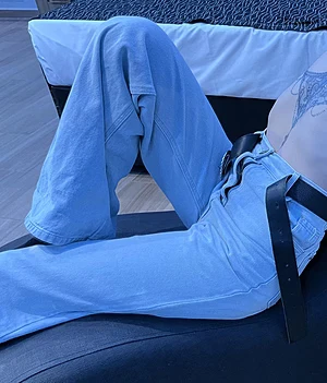 One sexy milf for you