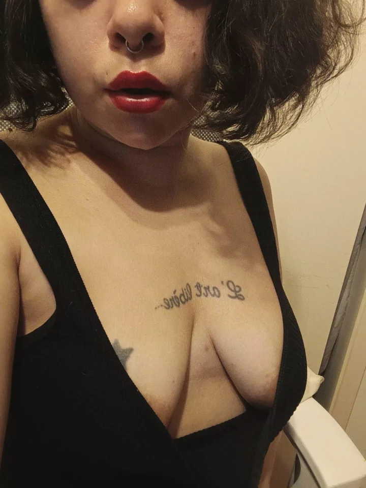 Breasts apart picture of Azula