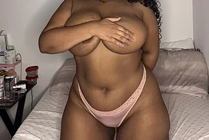i can barely hold them😩subscribe to my onlyfans to see more of me 😘