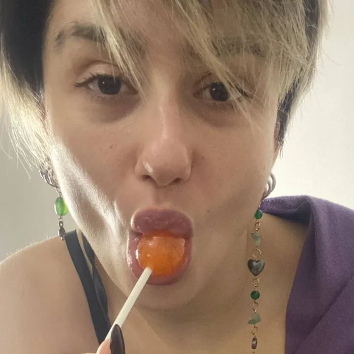 I want something other than Chupa Chups in my mouth