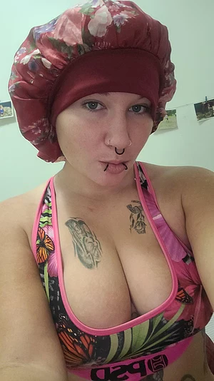 Just a little selfie with my bonnet on