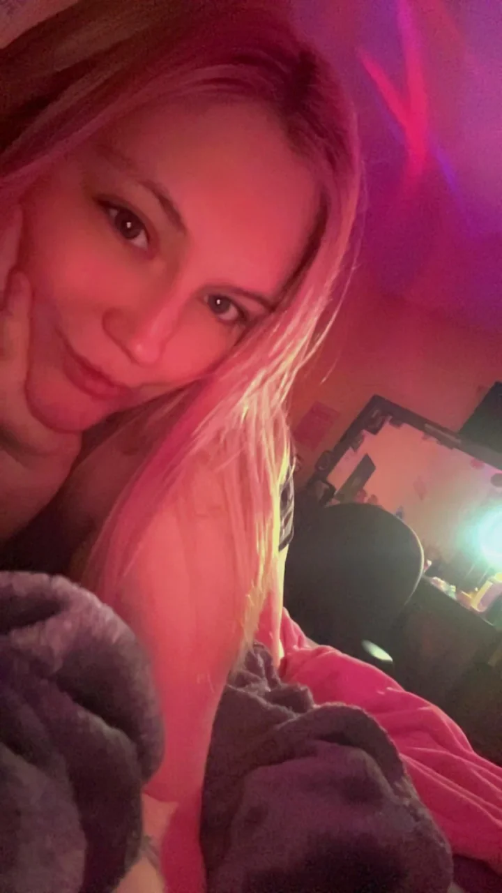 Foto Inclinación de cabeza de Spoodermom