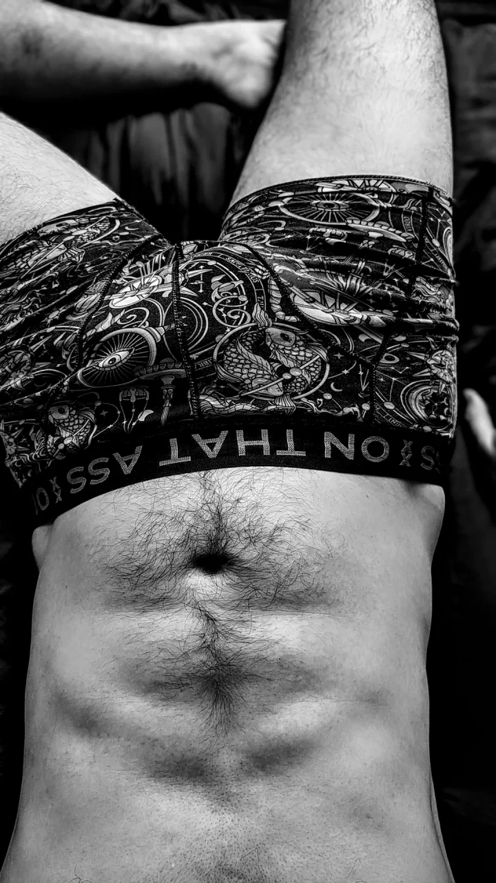 You know what to do if you want to see more..... A whole lot more if you want 😉 – Foto Tirando de la ropa de The Slow Burn Chill, Playful, Real (@theslowburn30)