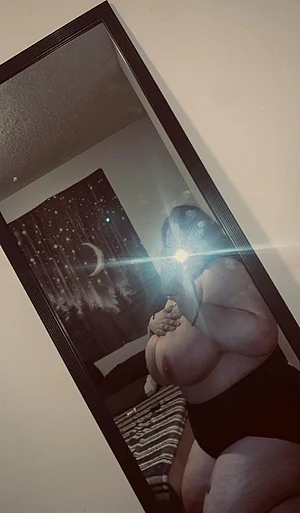 She thickkk 👀