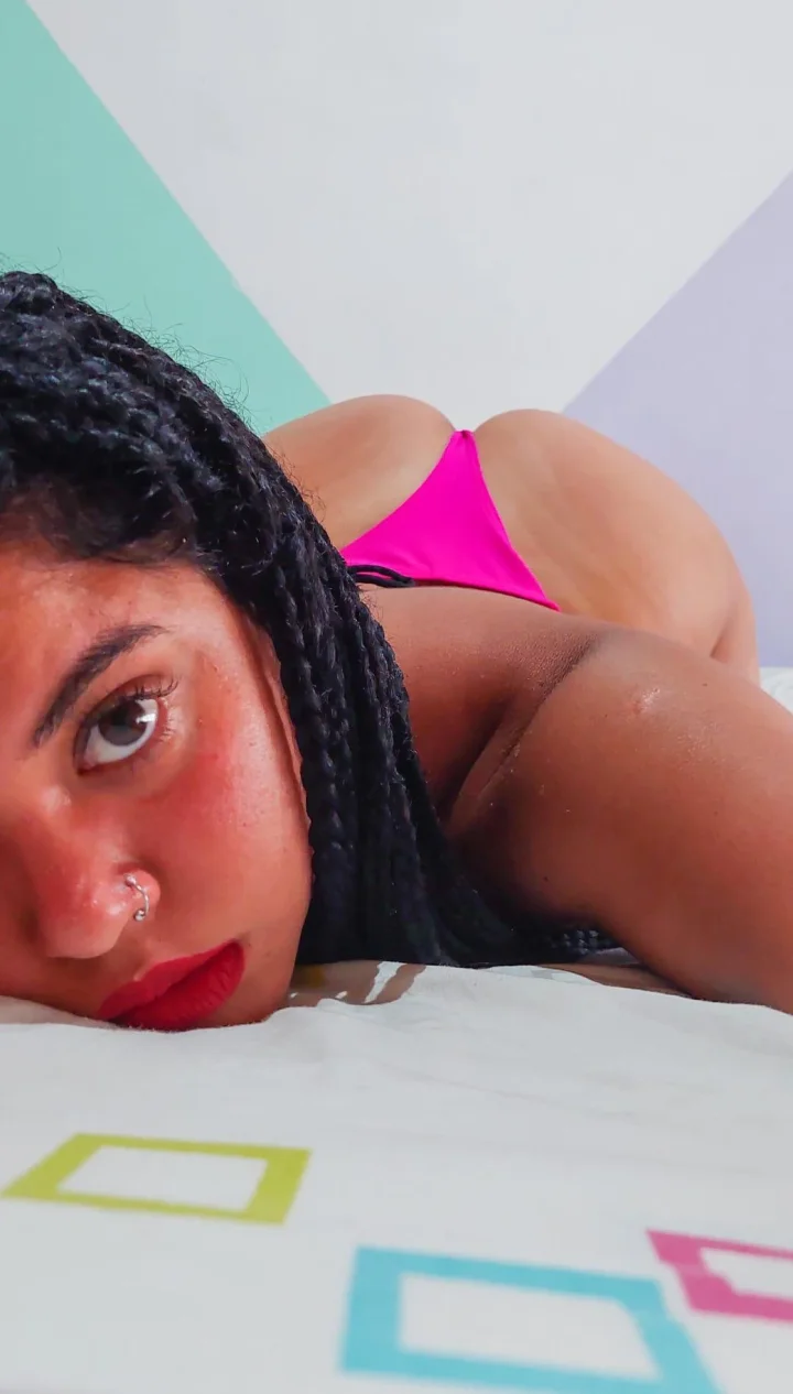 Do you like this girl, Daddy? – Oben ohne unten drunter Foto von Juliana (@jupompous)