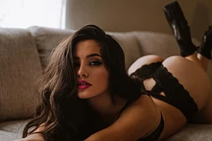 Come love on me 😈