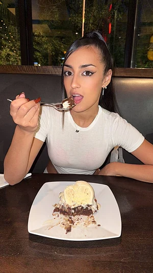 Imagine, that I am eating something else. No need to imagine only, come and experience it