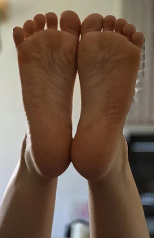 My feet need kisses