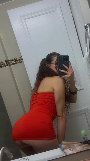 Do you want to see me lift it up?😛💦