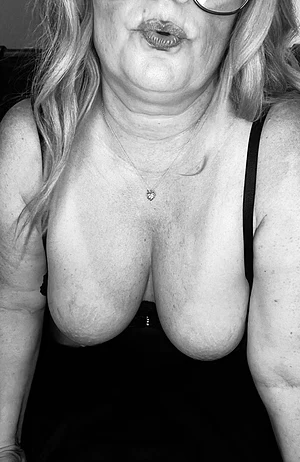 Where do you want me to put these lips? 👄 🫦
