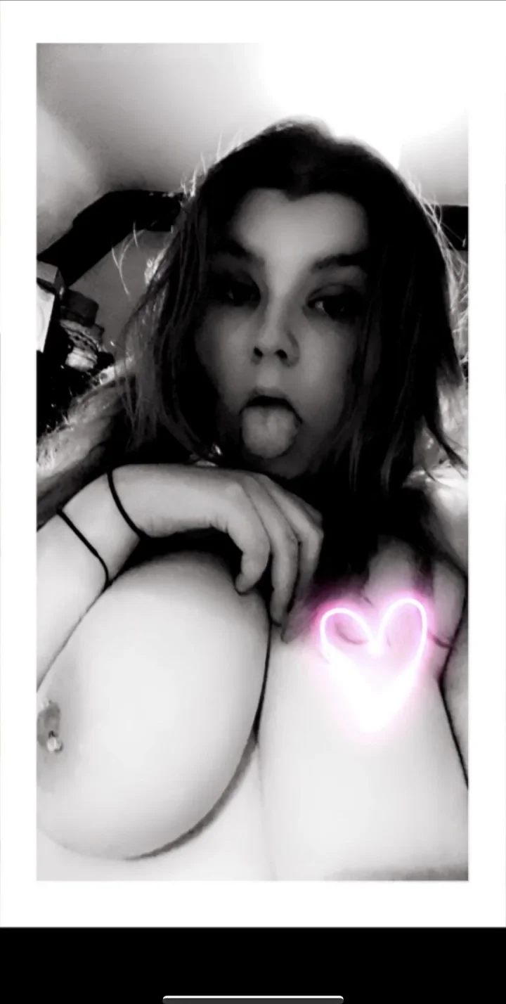 Greyscale picture of Sara Tiny VIP ☘️☘️