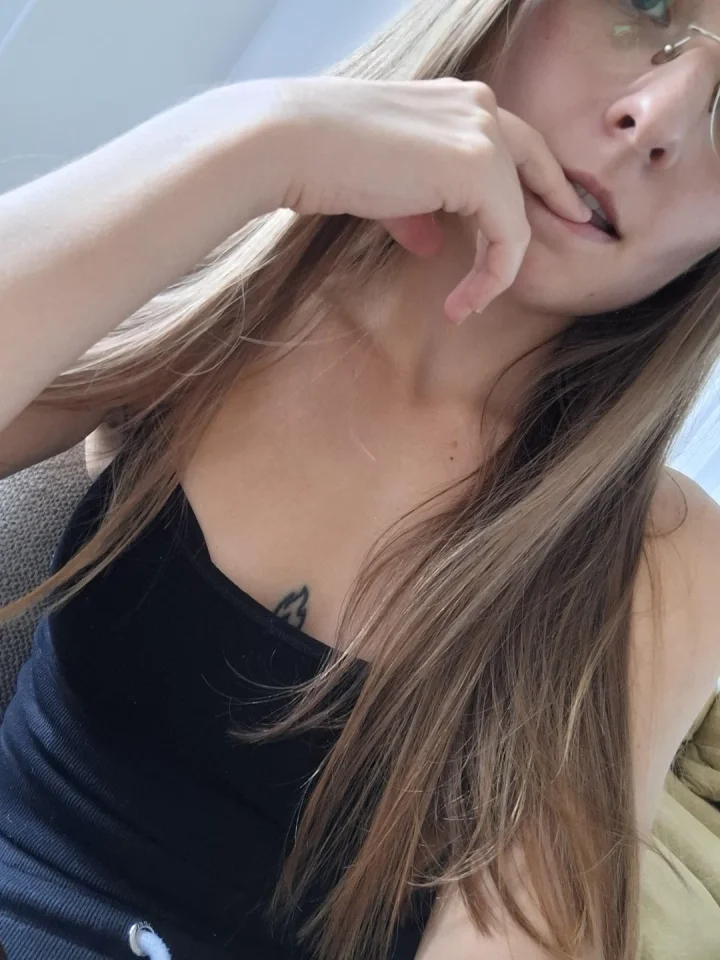Armpit crease picture of Elya