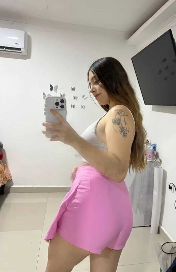 From side picture of 𝕊𝕋𝔼𝔽𝔸ℕ𝕀 🍑your tattooed Goddess