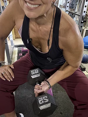 Muscle up Monday! You wanna know why I look 15 yrs younger? Hmmm I bet you can guess, and it isn’t cosmetic💪🏼 Come see!