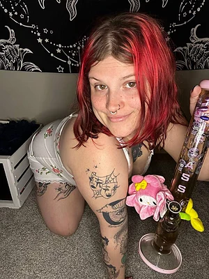 Smoke and hit? I got some good weed and goodies