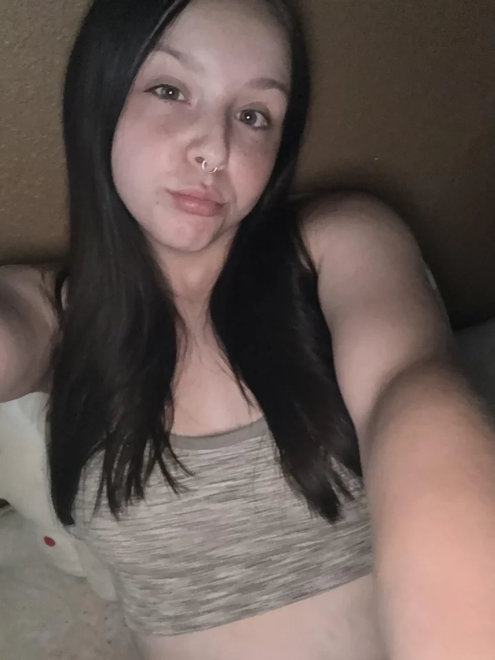 cum play with this bored girl!