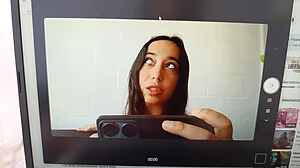 Weird Brunette's pic #2
