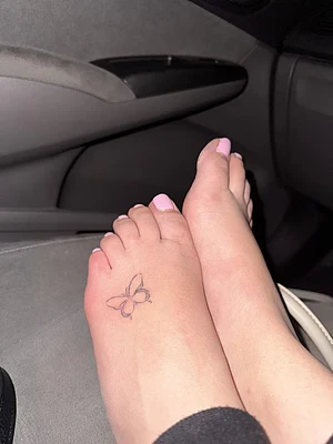 Fresh pink toes need to be sucked on