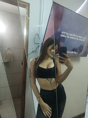 👉 Tiny but spicy 🔥 Come see what this petite Latina can do!