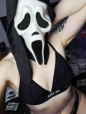 Spooky scary skeletons
