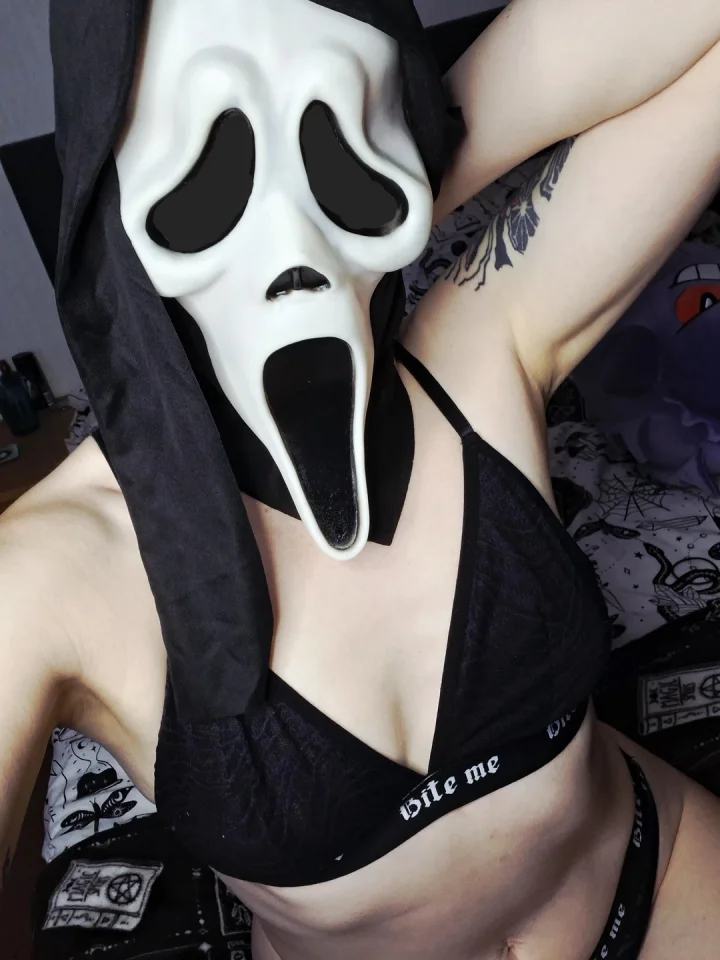 Spooky scary skeletons