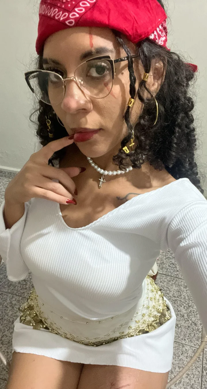 Thick eyebrows picture of 𝕁𝕌𝕃𝕀𝔼 Homewrecker 👸🏻