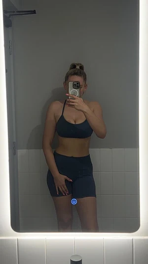 Juicy workout pic 🖤