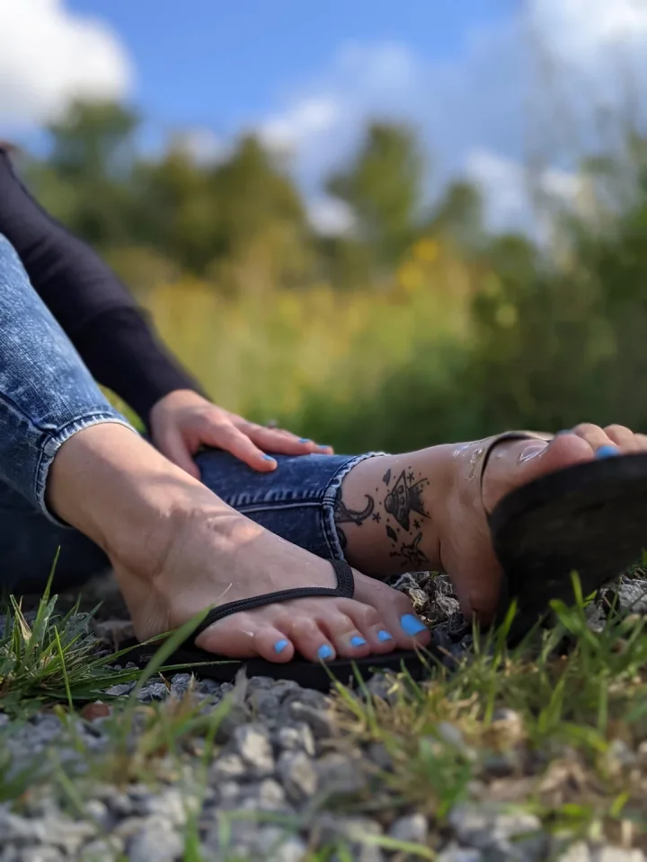 35% off ✨ 3 days only ✨ Feet friendly content and more 💖 No Ppv or paywalls ✨