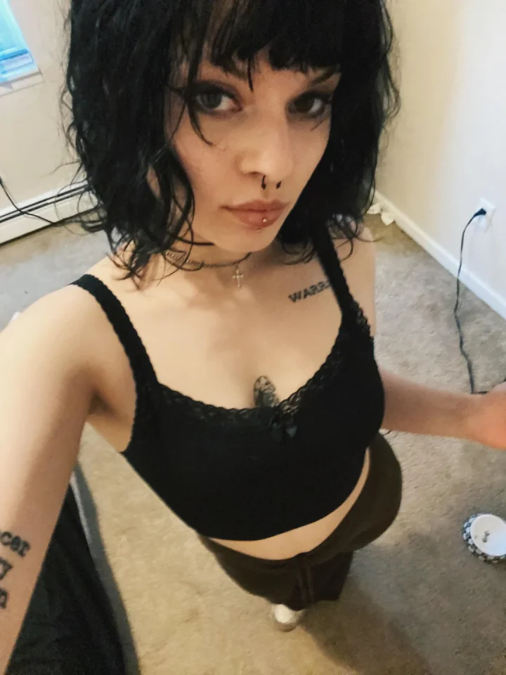 Cum say hi😋❤️⬇️