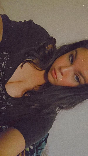 cleavage poking out