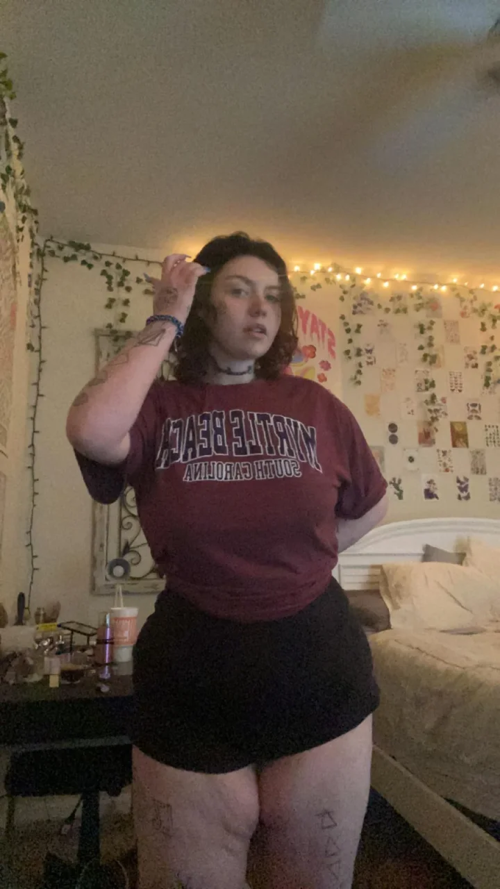 Hand on own head picture of steeze alexa