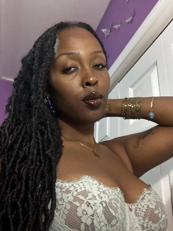 i love the feeling of knowing you prioritize a Goddess over a marriage contract you signed "for life" LMFAO. how weak... how pathetic.... how seductive 😍