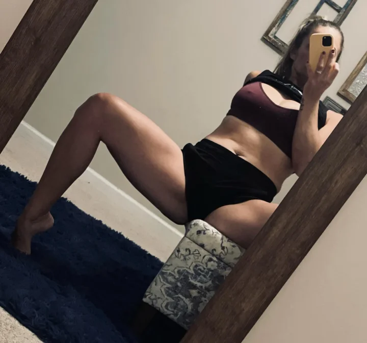 Clothes lift picture of 𝕁𝕌𝕃𝕀𝔼 Homewrecker 👸🏻