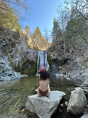 Come see the rest of my shoot from my hike today💋