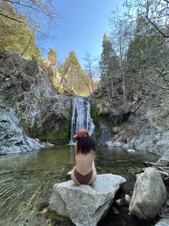 Come see the rest of my shoot from my hike today💋