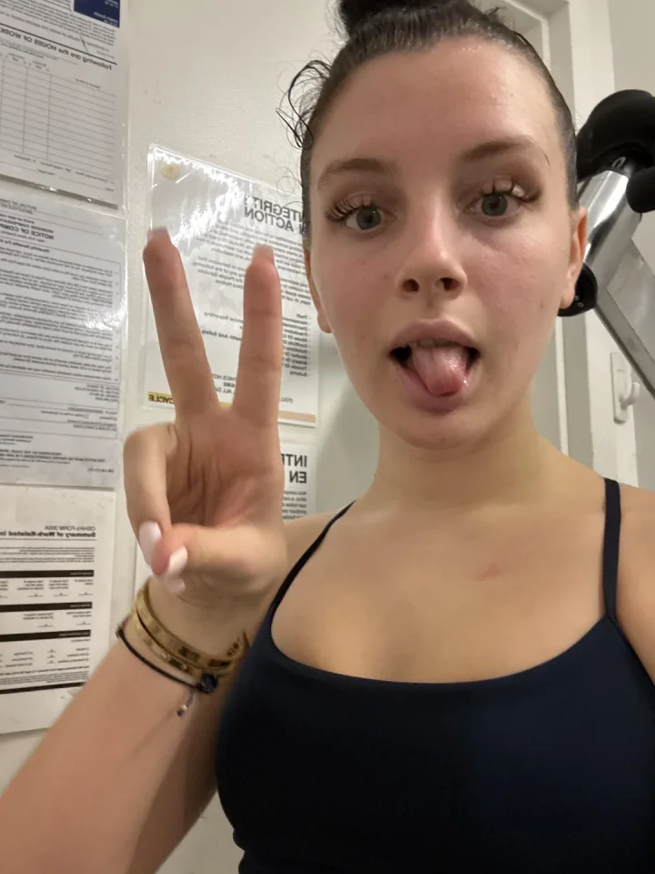 Hand up picture of juliana