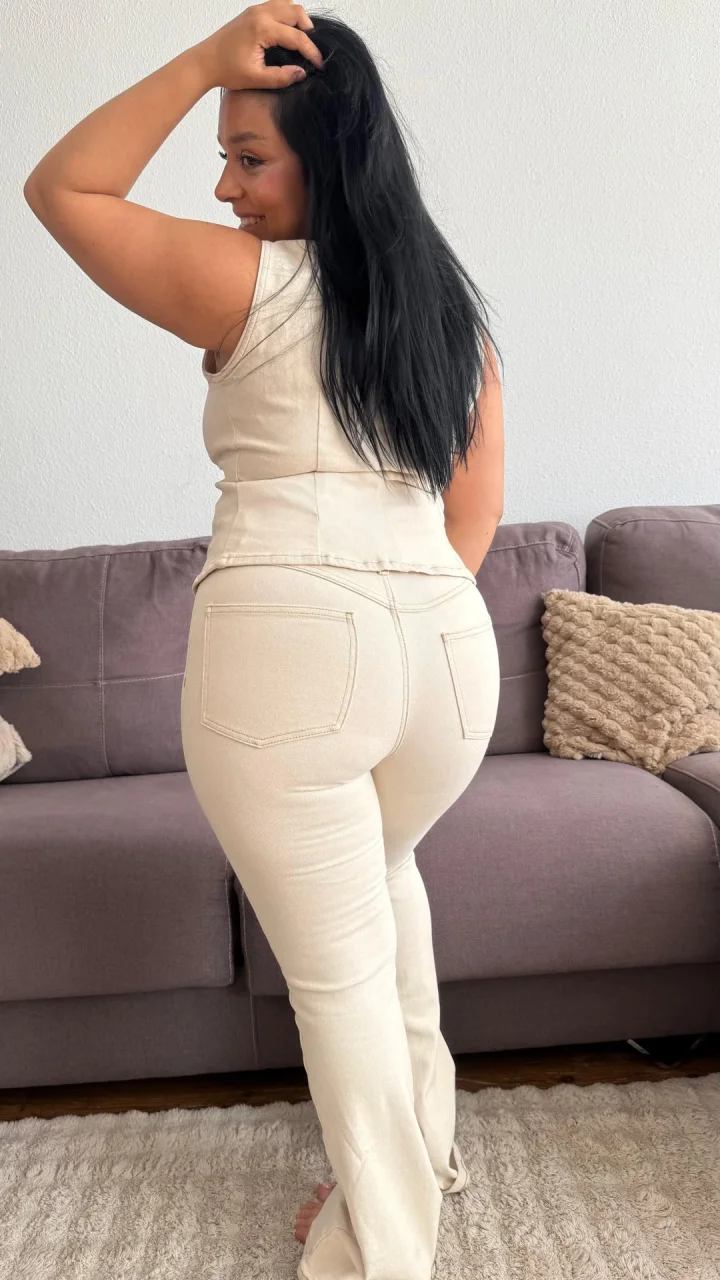 Pantylines picture of Galadriel69