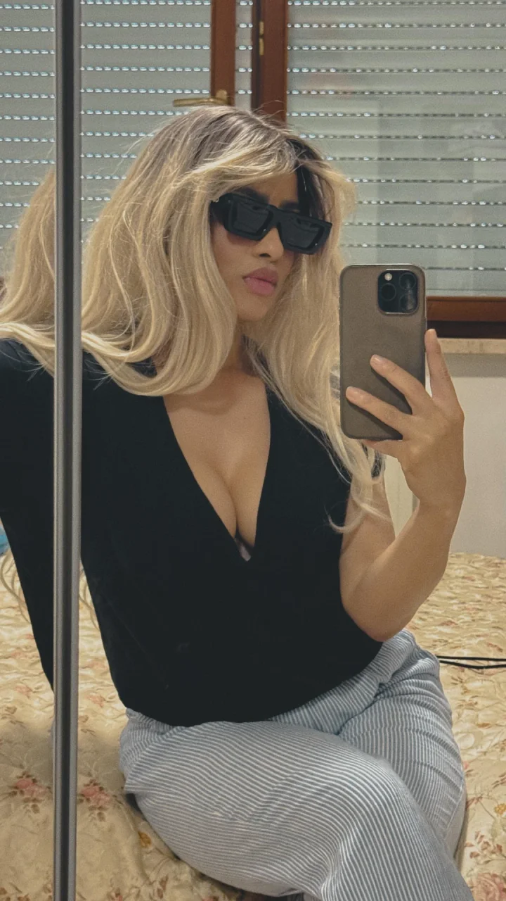 Feeling classy but dangerous tonight… 💋