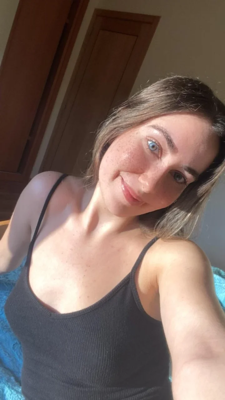 Surprisebellow – Foto Camisa preta de Carol (@1carolll)