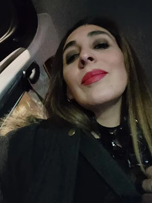 Sassy milf with red lips