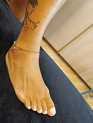 É hora de dar amor ao meus pés alguém?