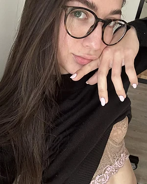 just your shy nerd girl… with a little lace underneath 🤓💖