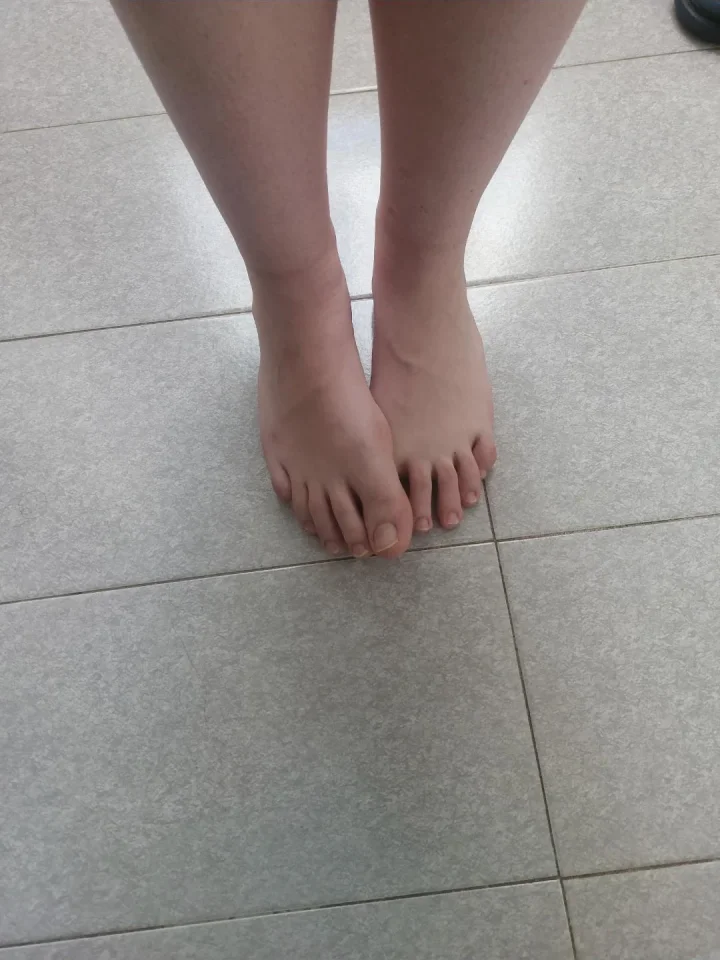 Any feet lover?